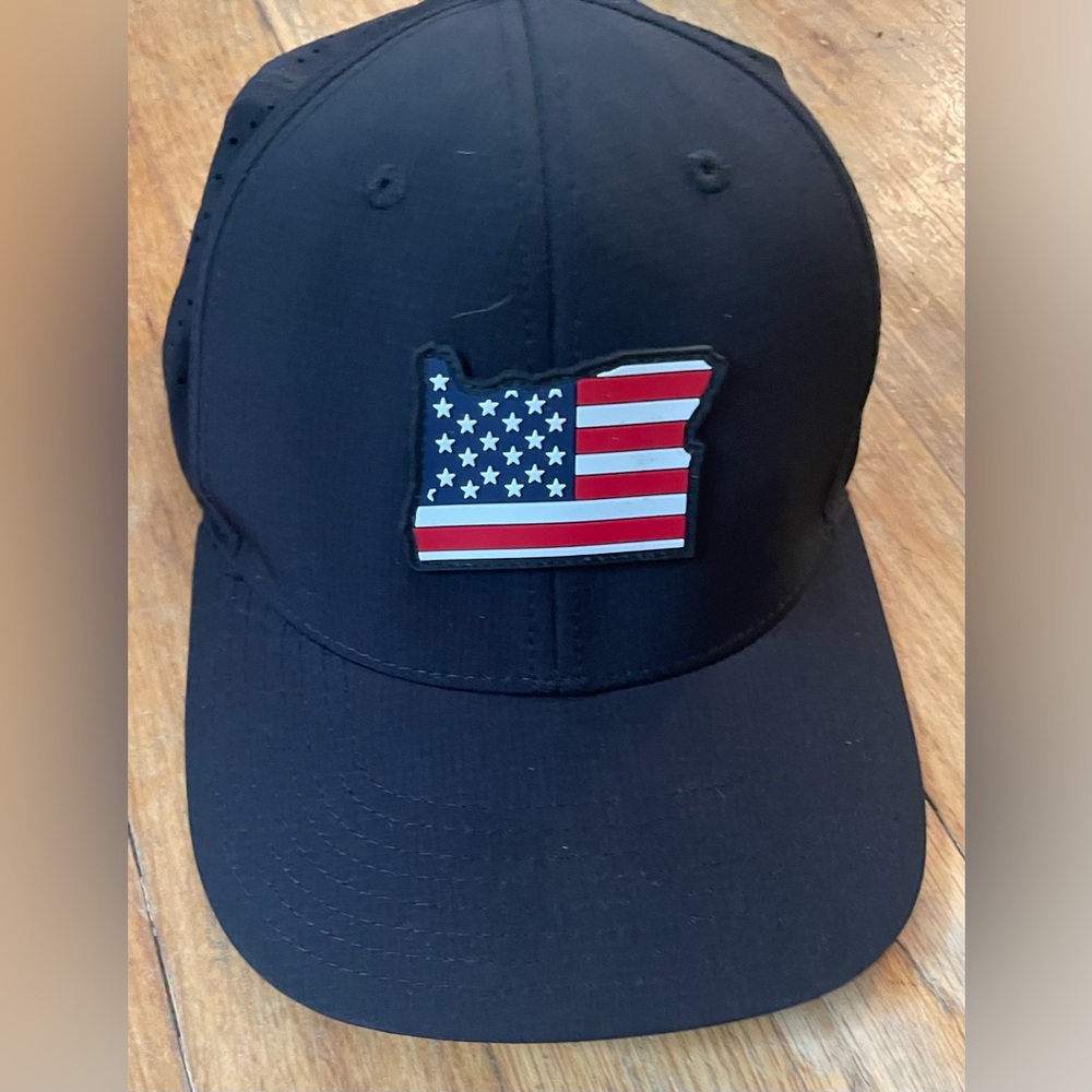 Oregon hat by Local Crowns
Very good condition  - clean